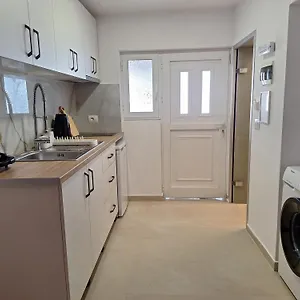 Apartamento Yard - By Ronaldo, Ksamil